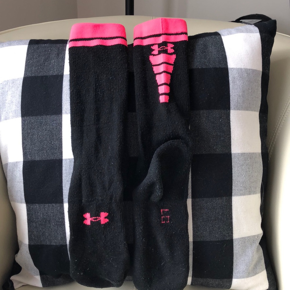 Under Armour socks 🖤💗
